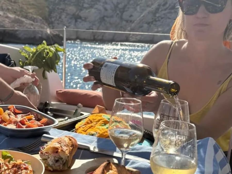 Dégustation de vins au coucher de soleil en bateau à Marseille