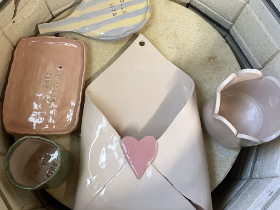 Atelier peinture sur céramique à Clarensac (30)