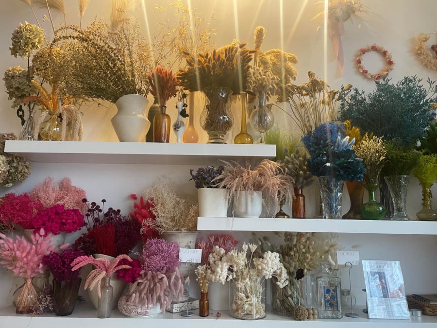 Taller de decoración con fotóforos de flores en el distrito 14 d