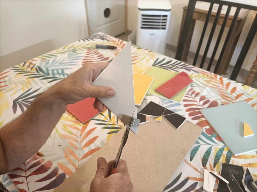 Atelier d'initiation à la Mosaïque à Niévroz (01)