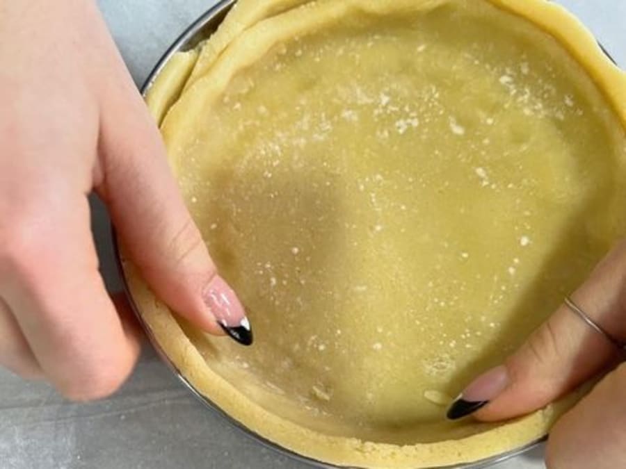 Cours de pâtisserie d'une tarte aux pralines roses à Lyon 5ème