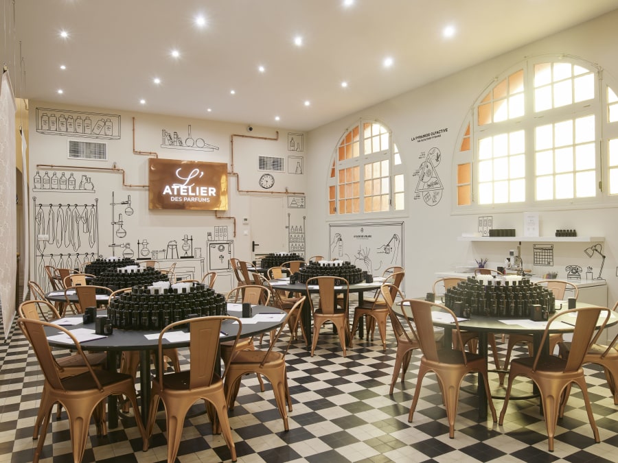 Perfume creation workshop in Grasse Bastide (06)