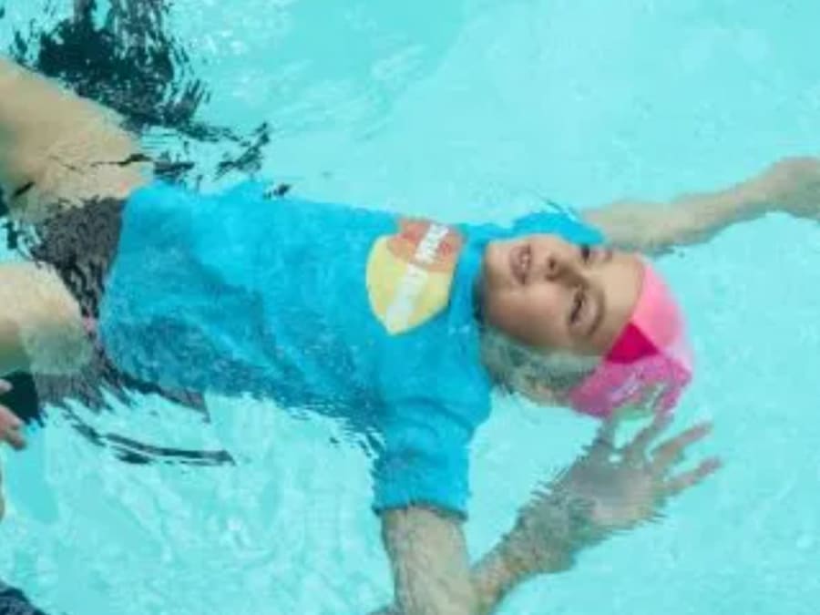 Cours de natation pour enfants à la piscine de Boulogne (92)
