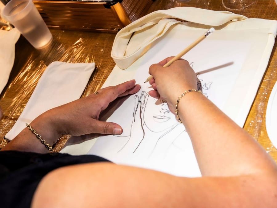 Atelier apéro peinture sur textile à domicile en IDF