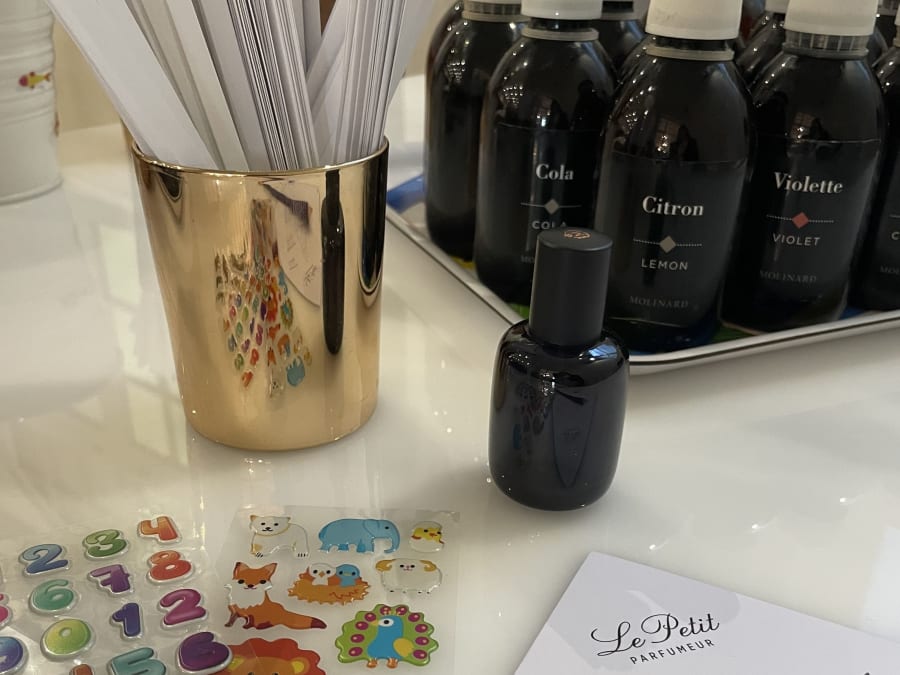 Taller de creación de perfumes para niños de 4 a 8 años en Grass