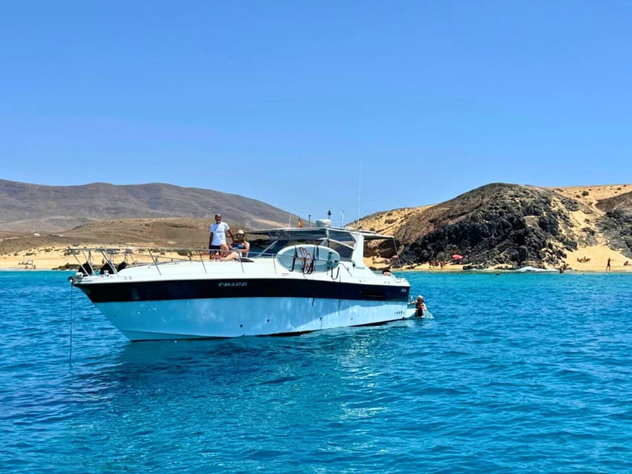 Excursión de 6 horas en yate privado por la costa de Playa Blanca, en Lanzarote