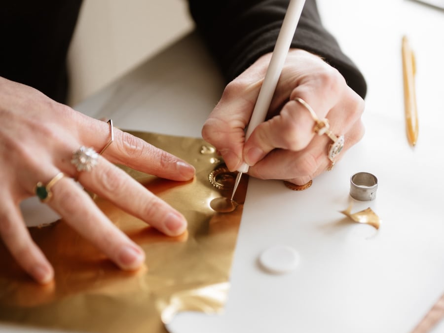 Metal embossing workshop in Le Bouscat (33)