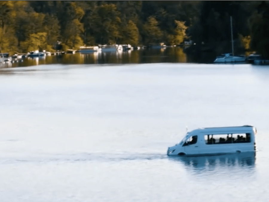 Tour en bus amphibie sur la Seine et jusqu'à Versailles