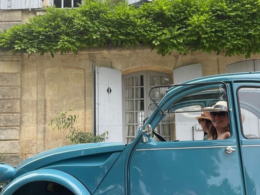 Visite Privée en 2cv dans les Vignes avec dégustation à Bordeaux