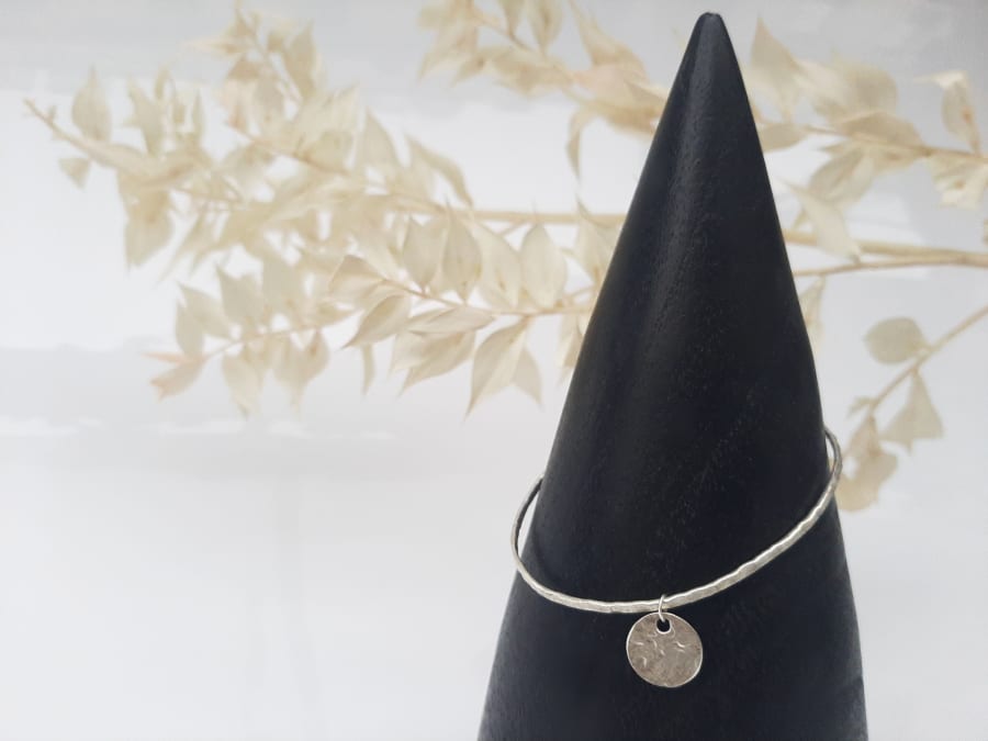 Taller de diseño de pulseras de plata en el distrito 18 de París