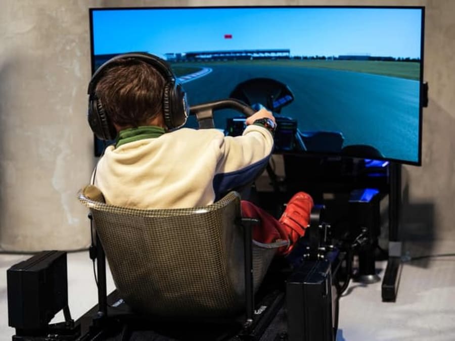 Karting racing simulator for future drivers in Paris 2nd arrondi