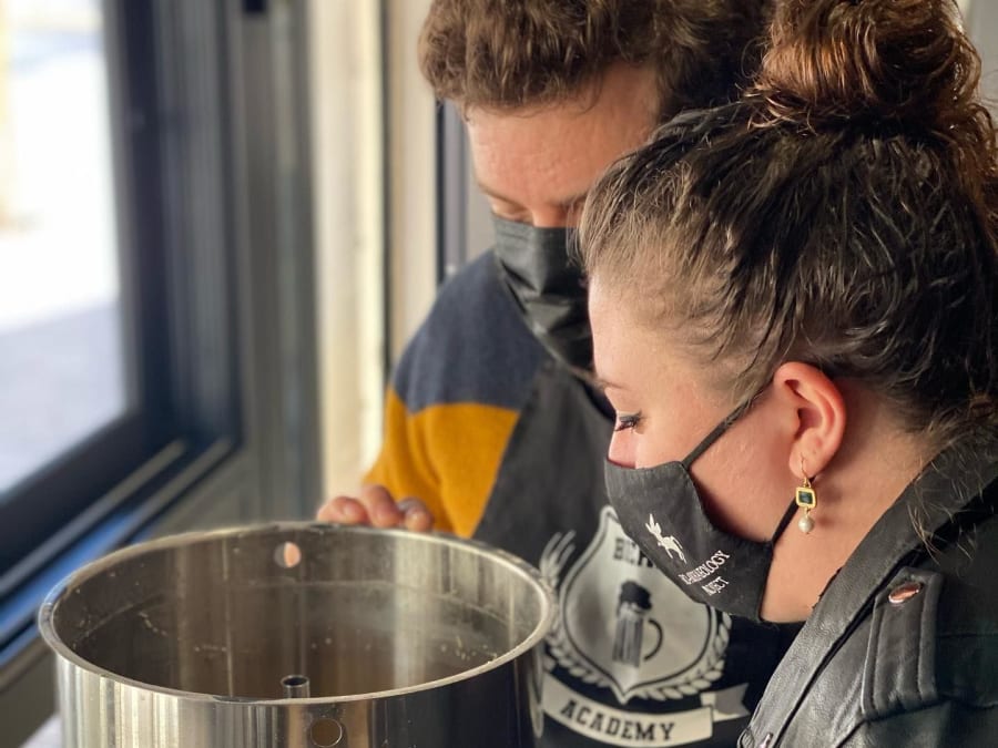 Taller de elaboración y degustación de cerveza en el distrito 1 