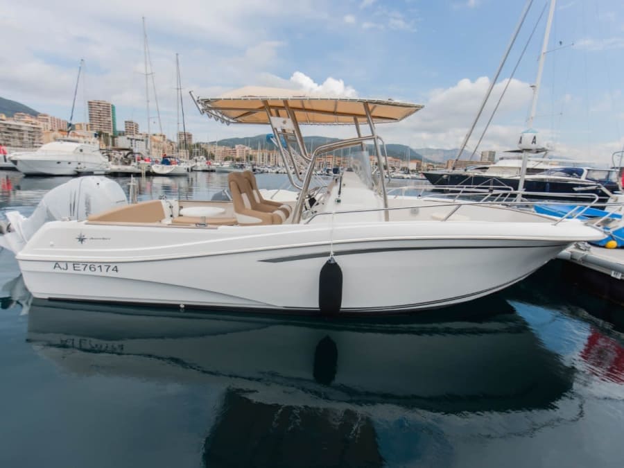 Location de bateau "CAP CAMARAT 7.50" à Ajaccio (20)