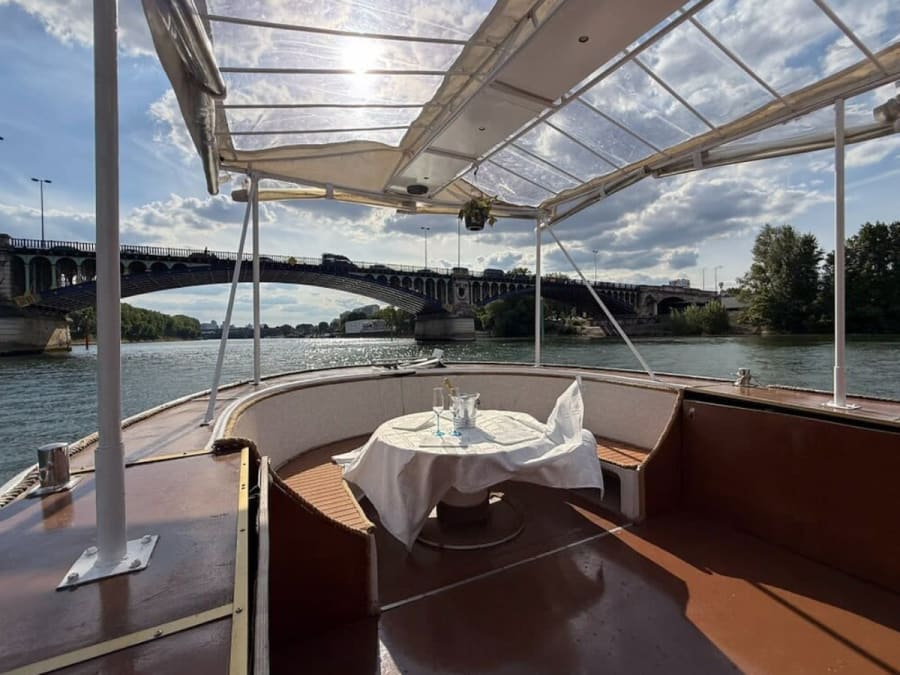 Croisière privée en yacht sur la Seine à Paris
