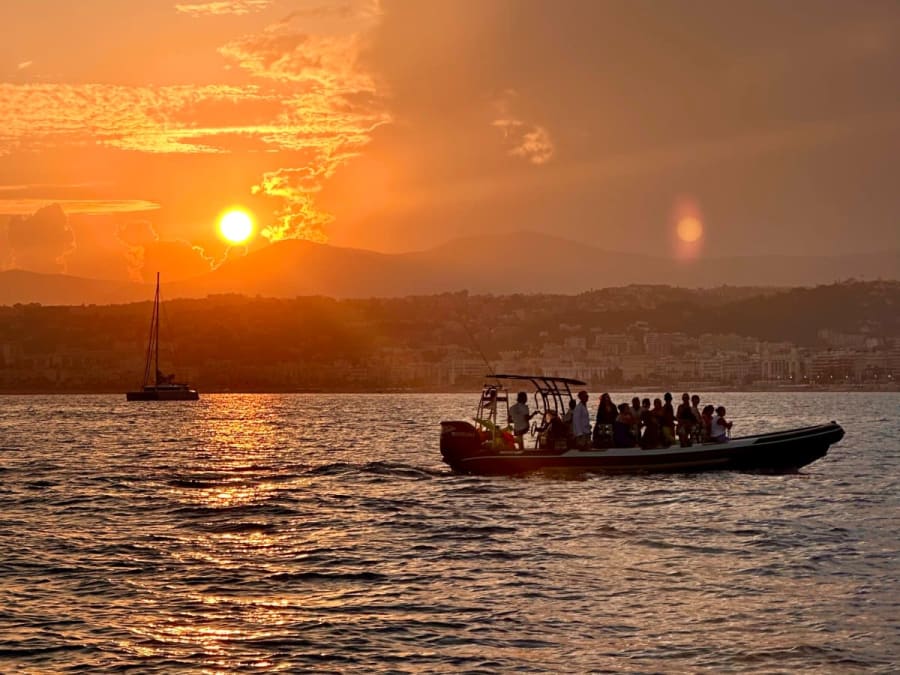 Croisière en bateau semi rigide apéritif & sunset à Nice (06)