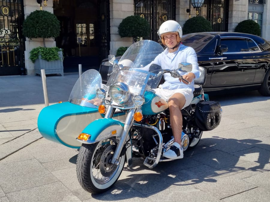 Balade en Side-Car Harley Davidson dans les rues de Paris (75)
