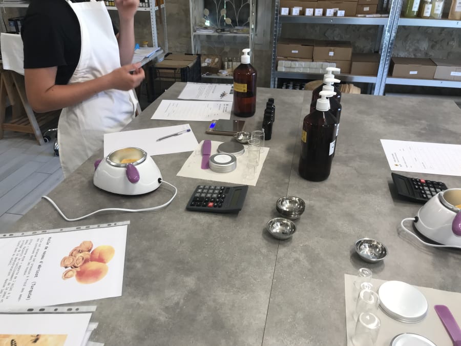 Taller de creación de un bálsamo personalizado en Lauzun (47)