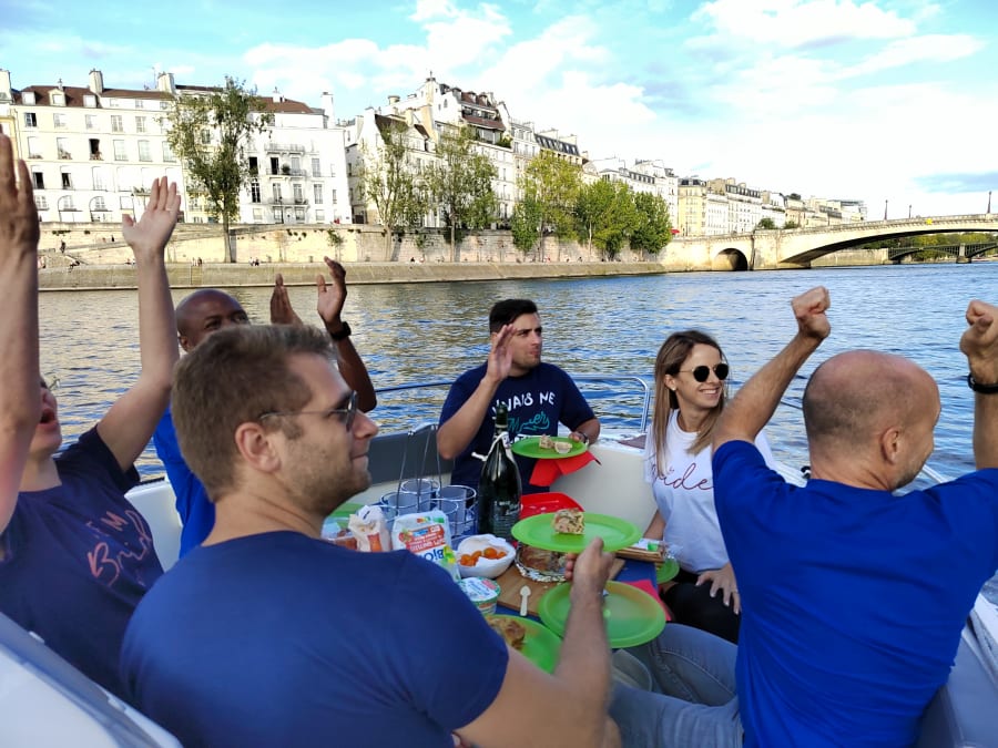 Balade en bateau privatisé à Paris au départ de Suresnes (92)