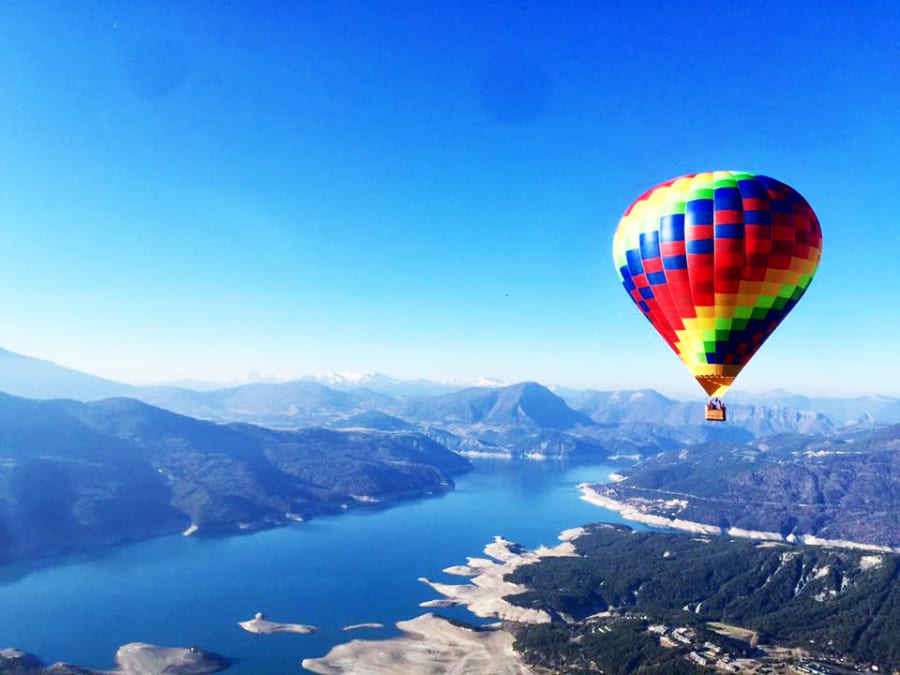 Vol En Montgolfière Au Lac De Serre-Ponçon Près De Gap (05)