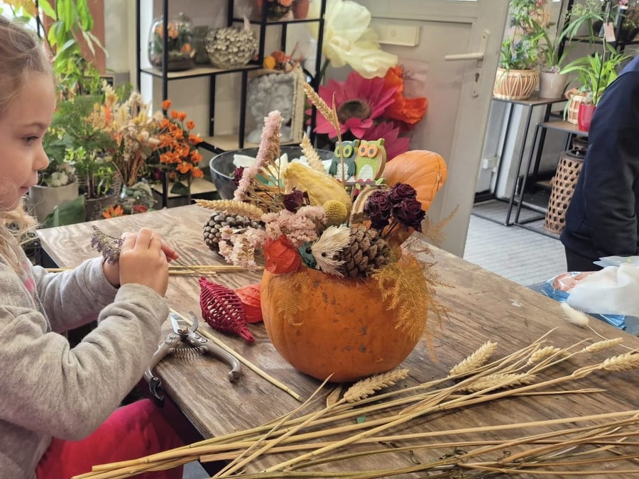 Taller floral sobre temas estacionales en Famars (59)