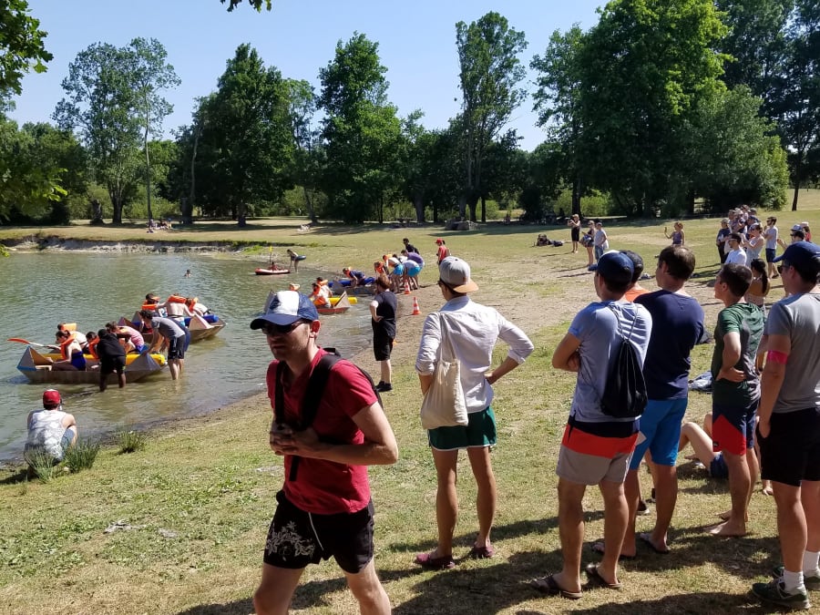 Team Building Construction et Course de Canoë en Carton