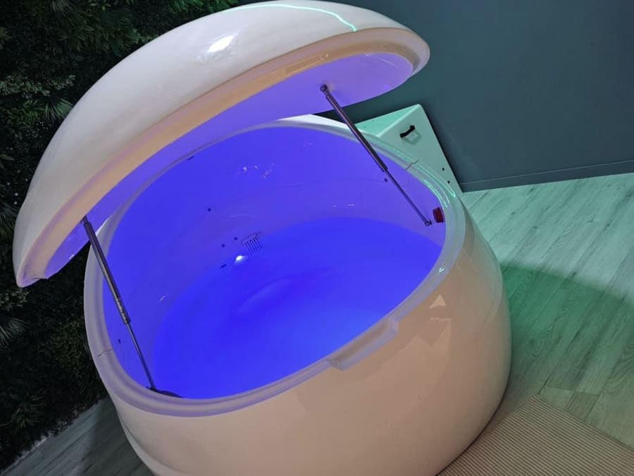 Flottaison en isolation sensorielle à Antibes (06)