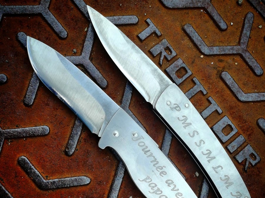 Atelier fabrication d'un couteau en inox à Cluses (74)