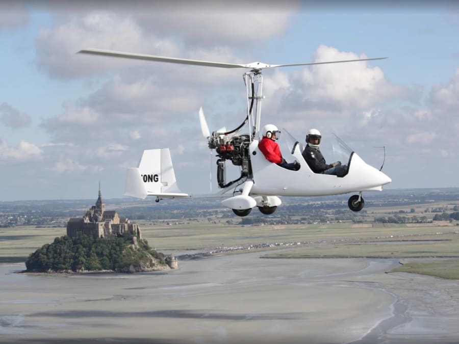 Vol En Ulm Au-Dessus De La Baie Du Mont Saint-Michel