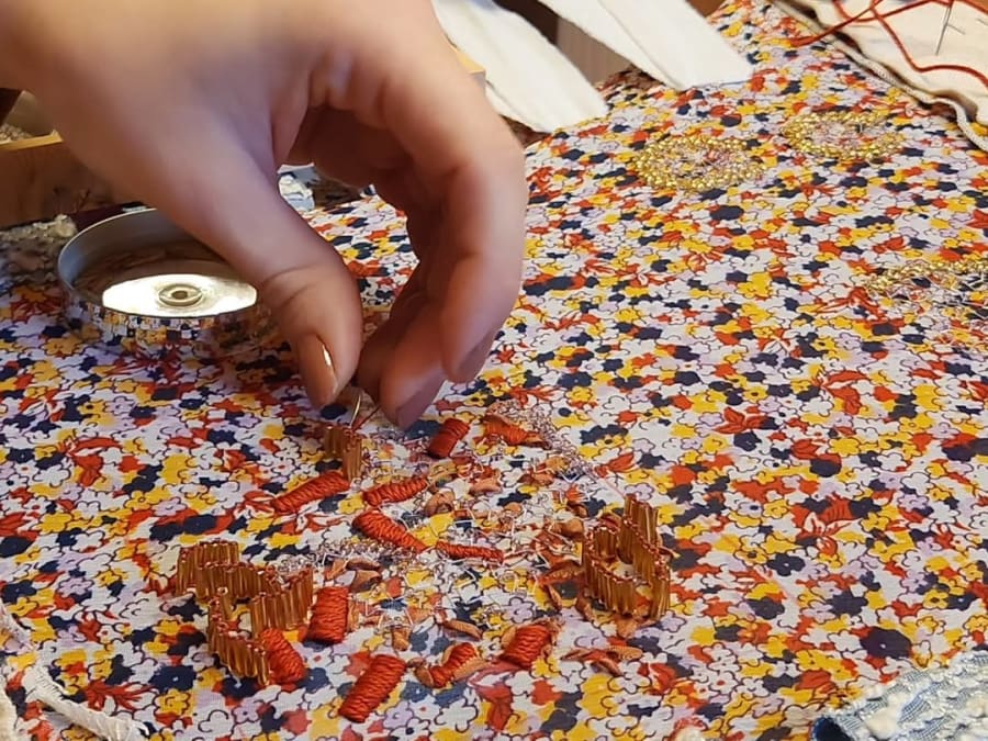 Atelier broderie d'art sur miroir à Bordeaux (33)
