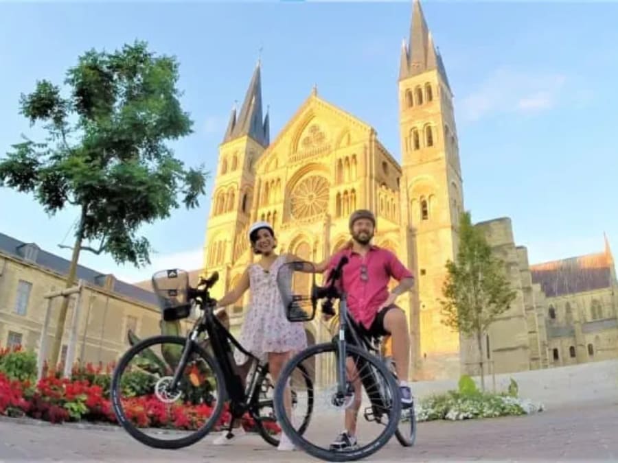 Paseo guiado en bicicleta eléctrica por Reims (51)