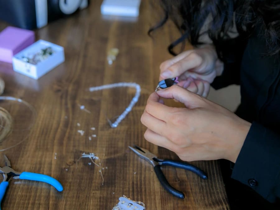 Atelier Fabrication de bijoux et apéro à Fabrègues (34)