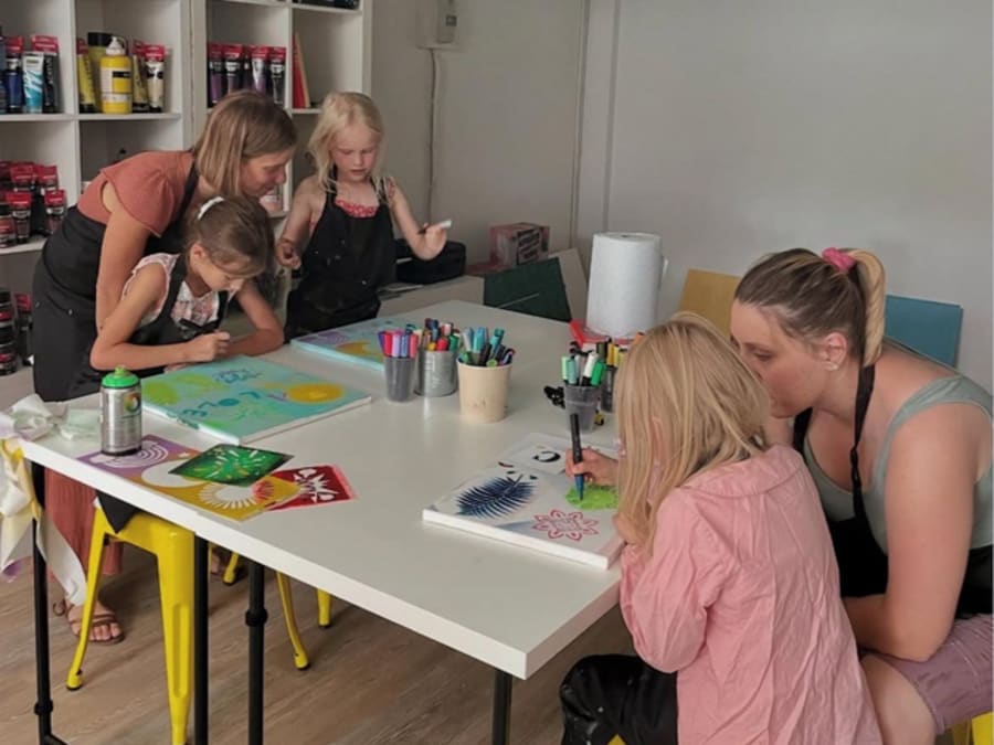 Parent-child painting workshop in Tressin (59)