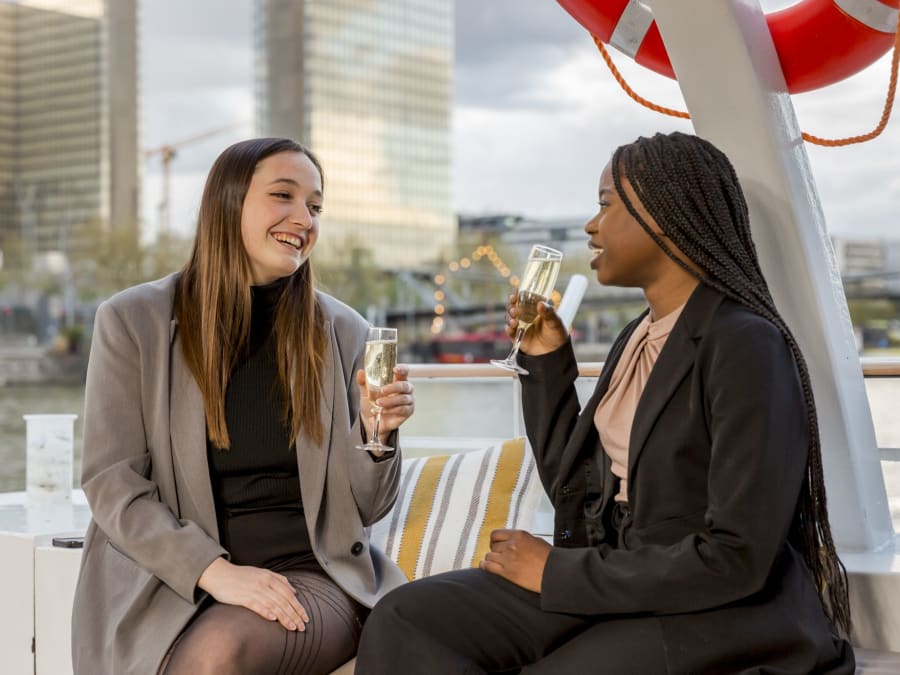 Festive Paris - 1h15" dinner cruise on the Seine