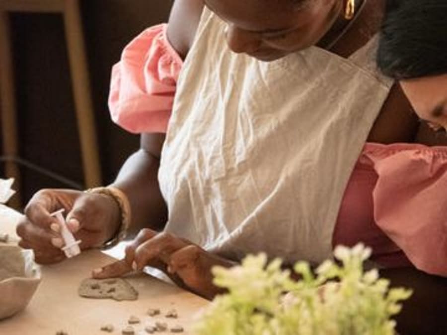 Self-hardening clay pottery workshop in Lyon 2nd district