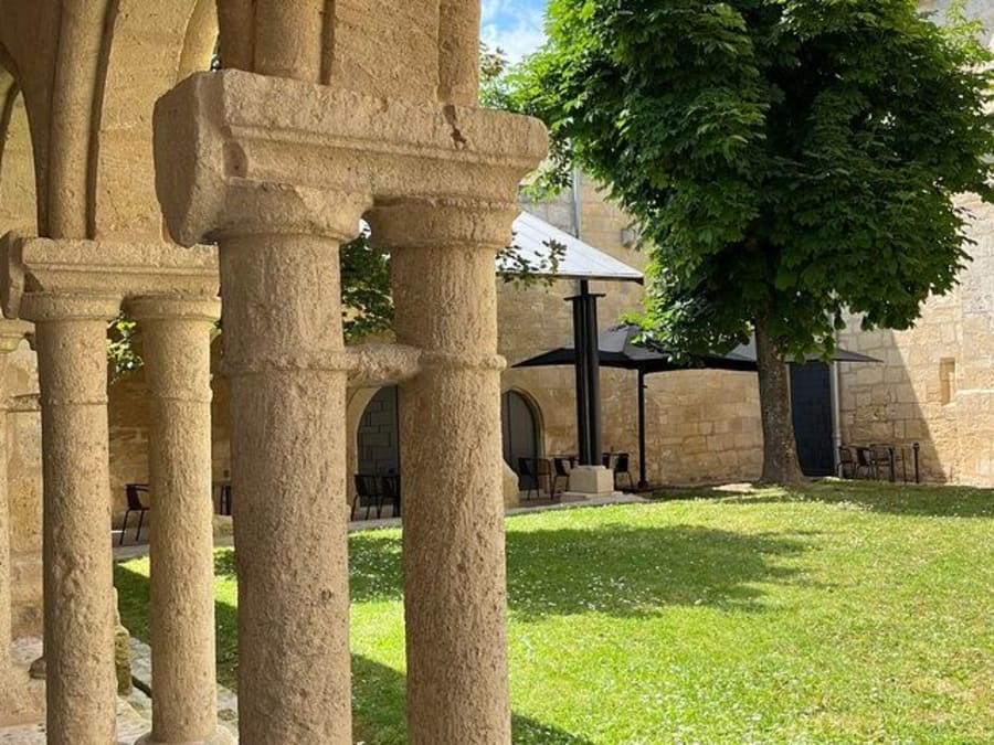 Half-day tour of Pomerol and Saint Emilion in a classic car