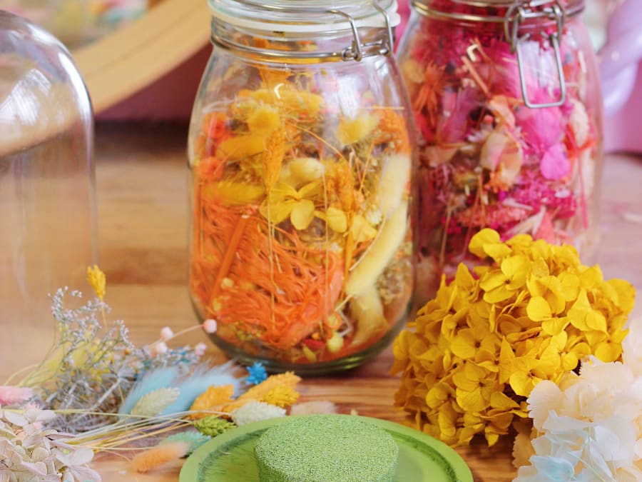 Dried flower bell workshop in Paris 20th arrondissement