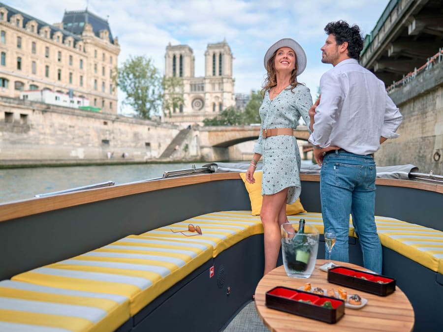 Crucero privado por el Sena desde el distrito 7 de París