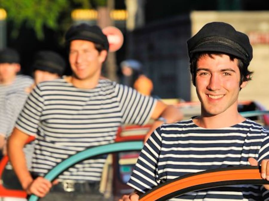 Romantic Paris" tour in a 2CV