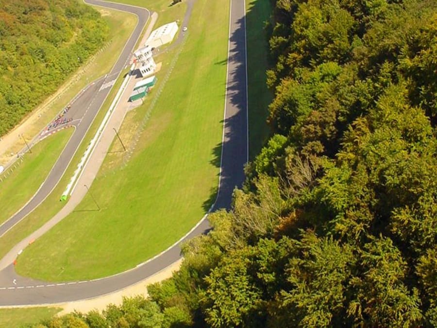 Lamborghini LP560 driving experience at Circuit Folembray