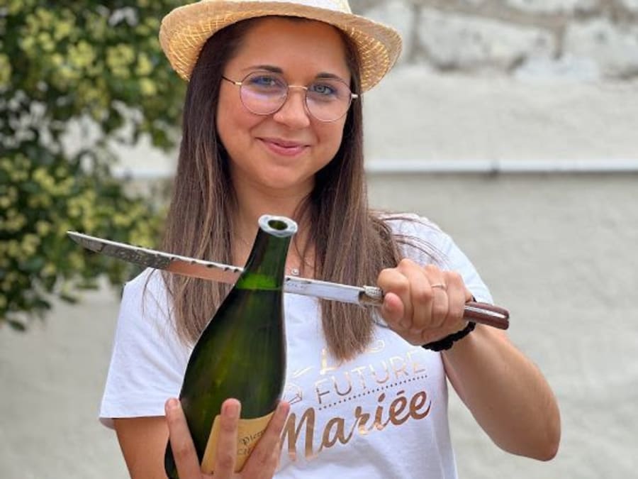 Expérience sabrage de champagne pour EVJF & EVG près d'Epernay