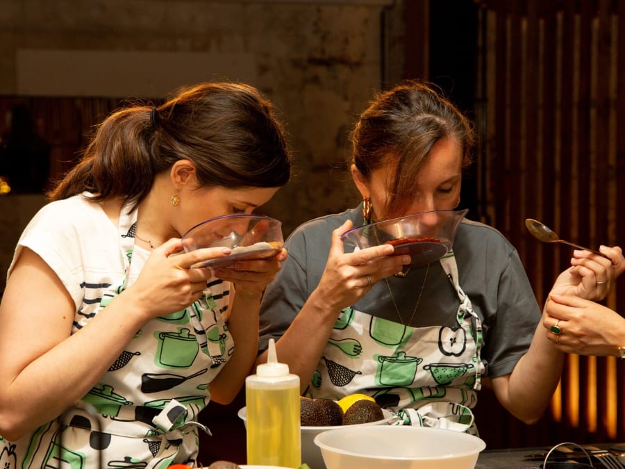 Taller de cocina cubana y comida en el distrito 8 de París
