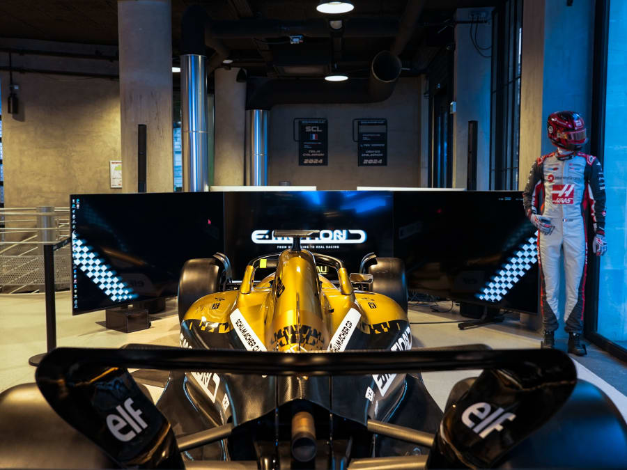F1 racing simulator in Paris 2nd arrondissement