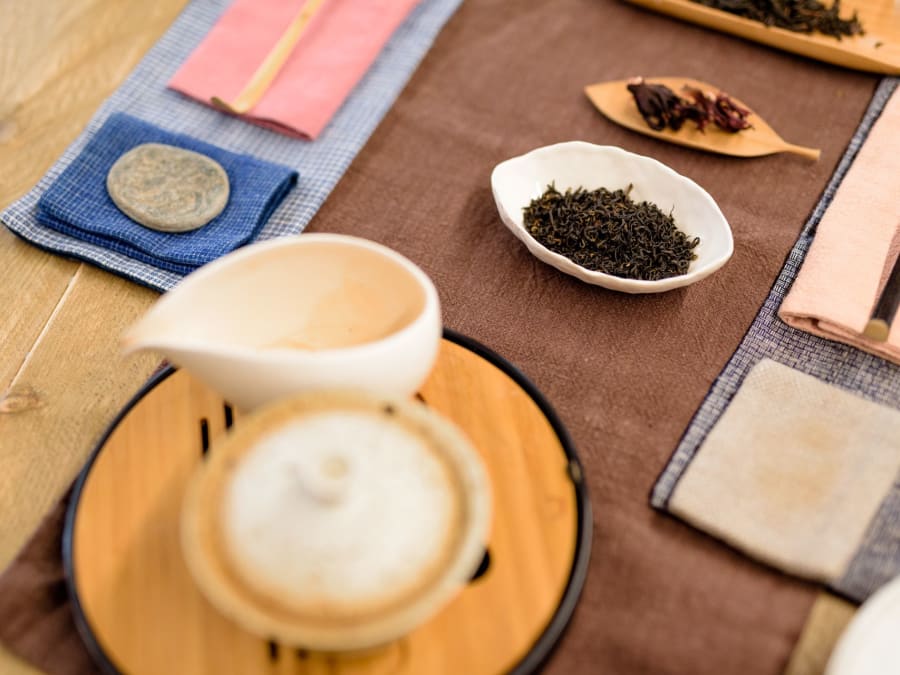 Taller de ceremonia china del té en el distrito 4 de París