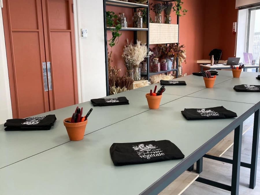 Fresh Flower Arrangement Workshop in Lyon's 6th Arrondissement