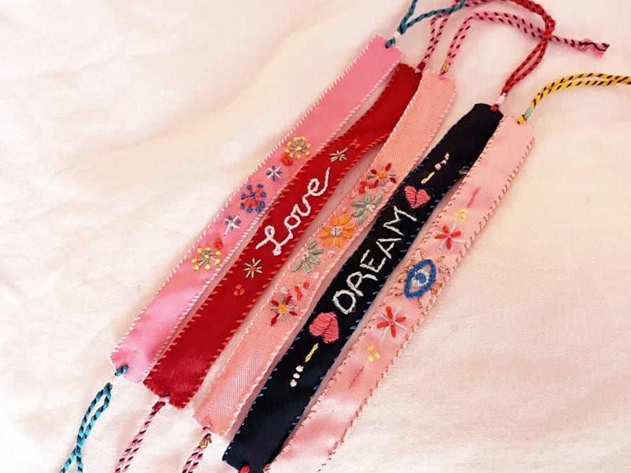 Bracelet embroidery workshop in Paris 18th district