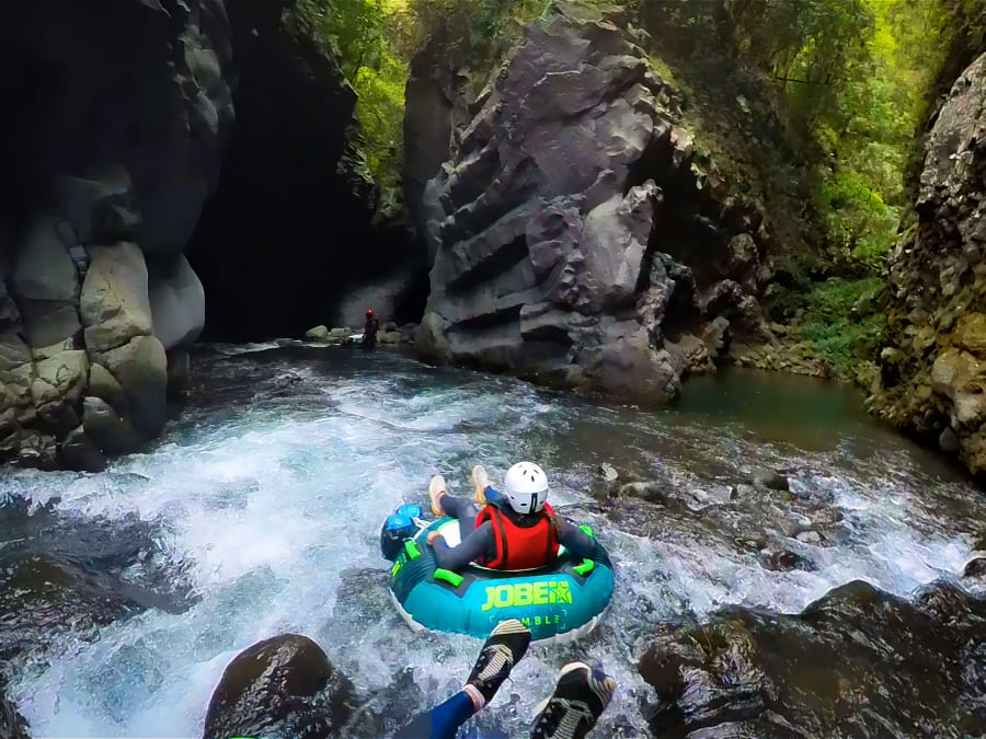 Flotando por la Rivière de Langevin en la isla de Reunión