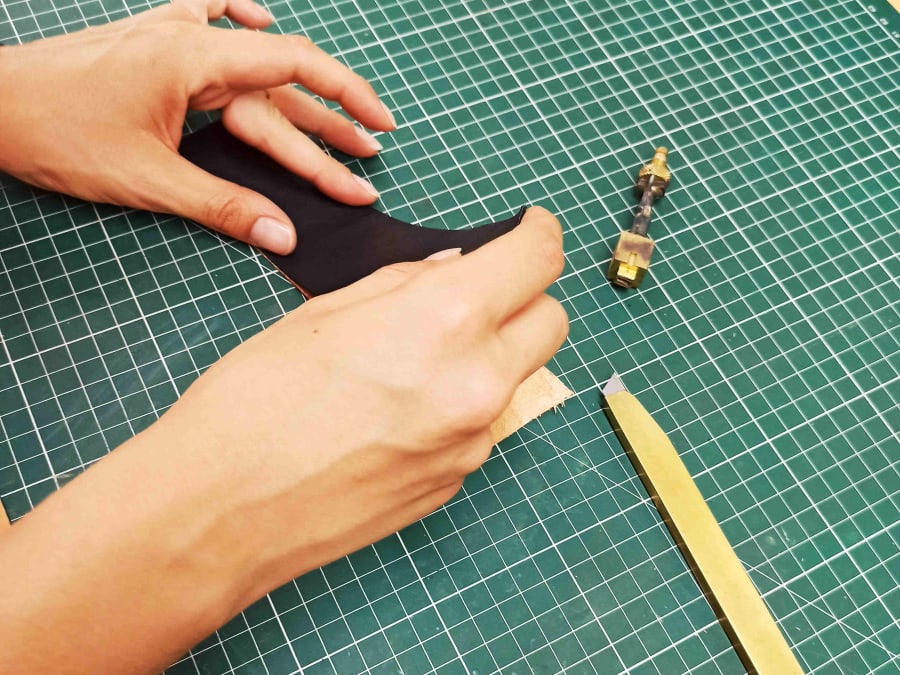 Atelier maroquinerie ceinture reversible en cuir Marseille 1er