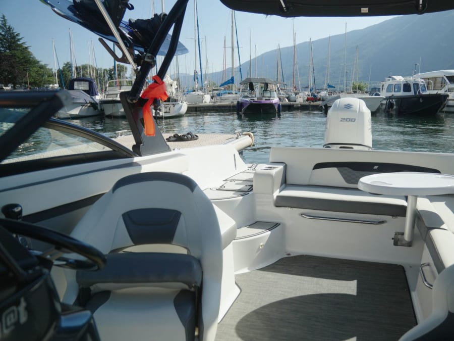 Location de bateau avec permis 9 pers. Grand Port Aix-les-Bains