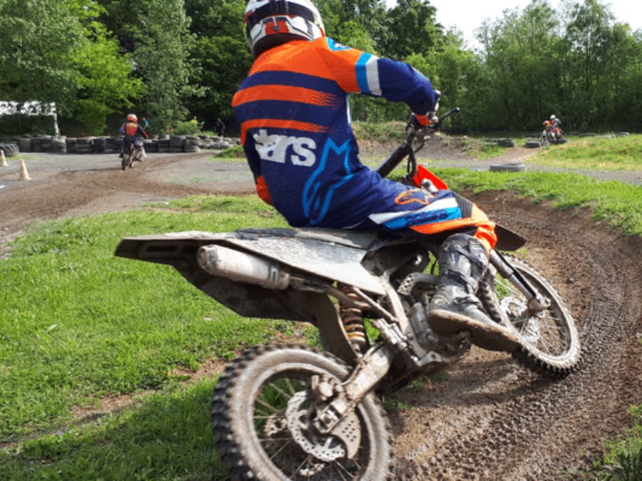 Initiation A La Motocross Pour Enfants Adultes Proche De Lyon Funbooker