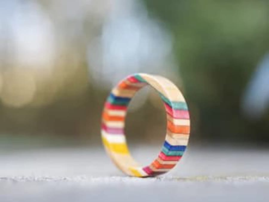 Creation of a recycled skateboard jewel in Seichamps (54)